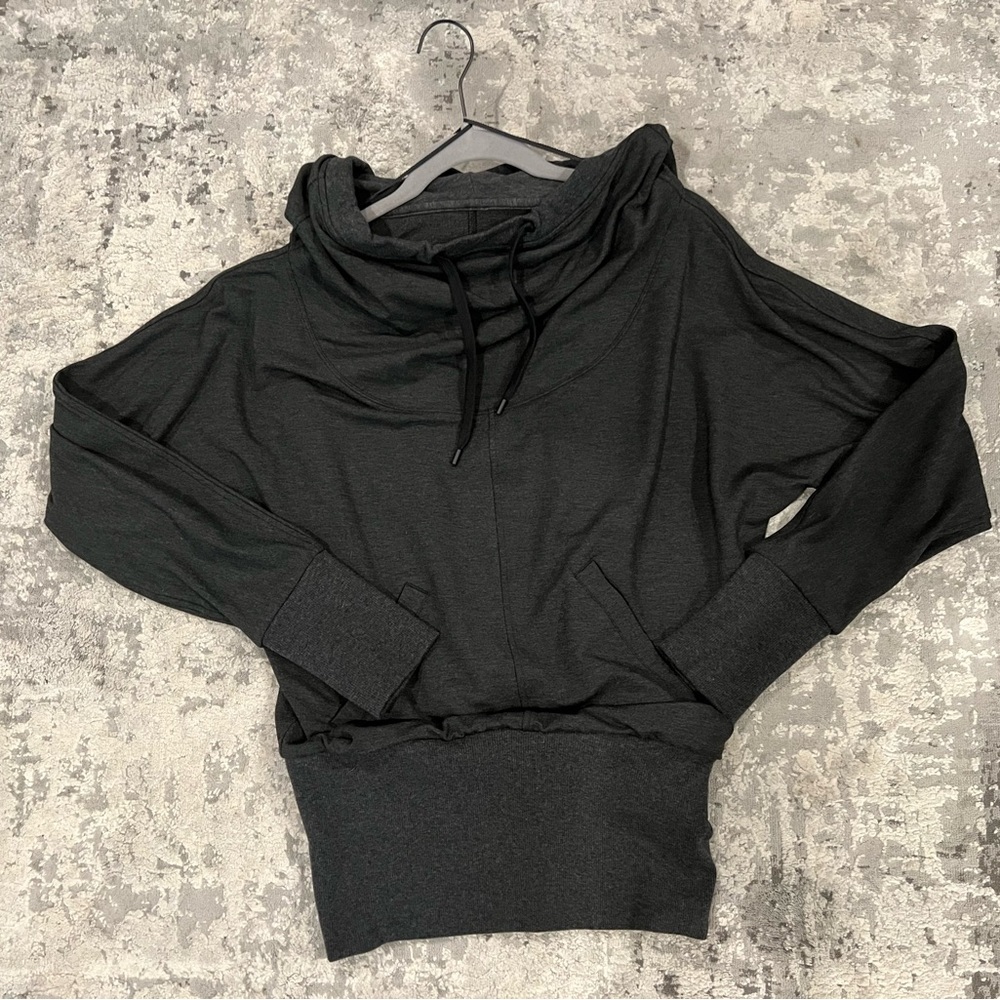 NWOT lululemon sweatshirt grey size 6